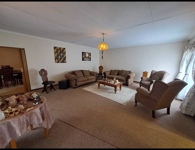 3 BEDROOM HOUSE FOR SALE IN THREE RIVERS EAST